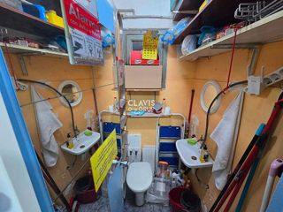 Local comercial en venta en Porta en Barcelona