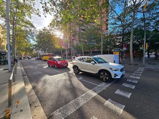 Local comercial en venta en Porta en Barcelona