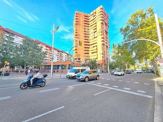 Local comercial en venta en Porta en Barcelona