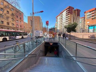 Local comercial en venta en Porta en Barcelona
