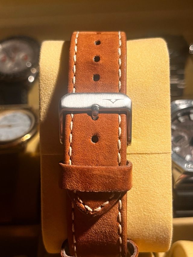 Reloj Vagary Negro Correa Marrón