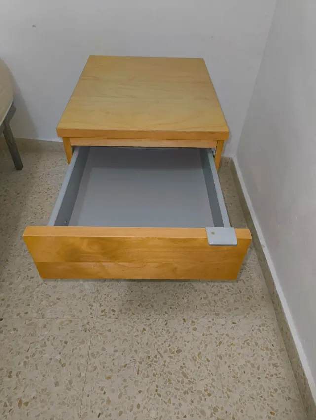 Tavolino Ikea in legno e metallo