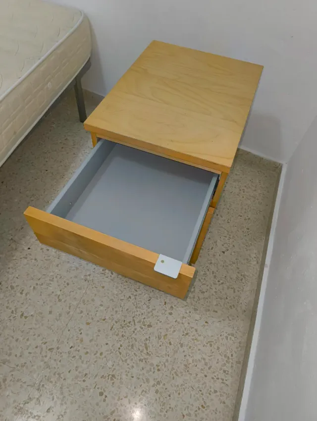 Tavolino Ikea in legno e metallo