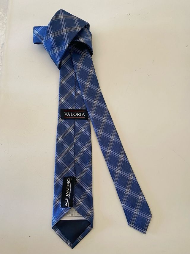Corbata azul y gris a cuadros
