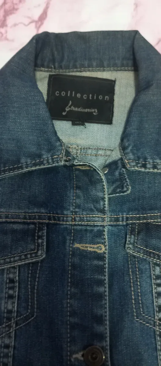 Cazadora vaquera con mangas abullonadas