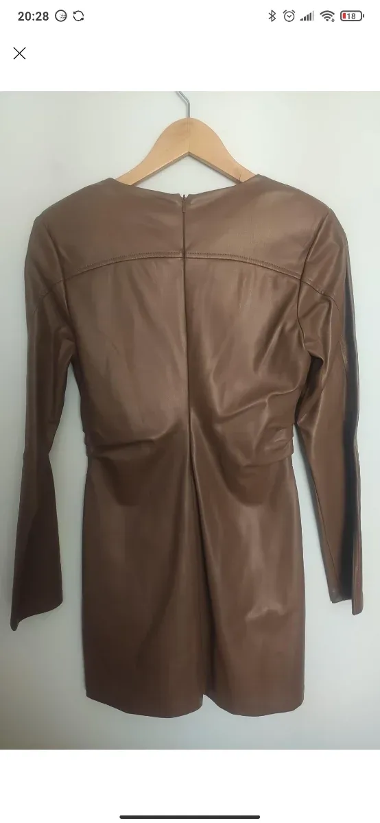 Vestido polipiel marrón Zara