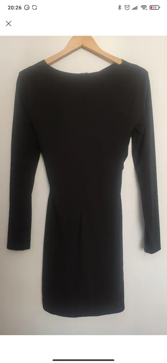 Vestido negro Zara drapeado manga larga