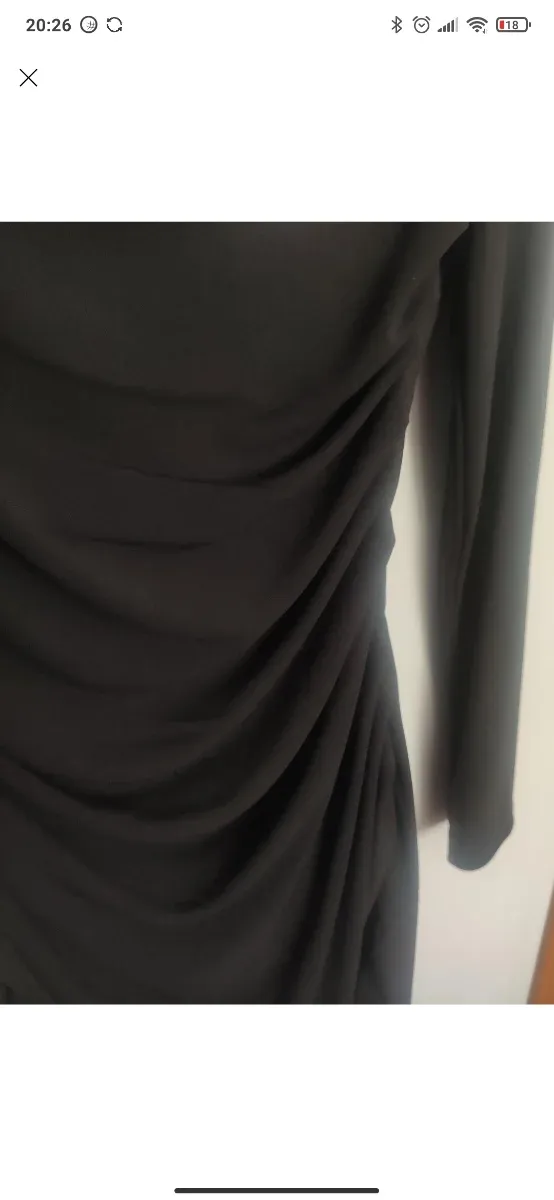 Vestido negro Zara drapeado manga larga