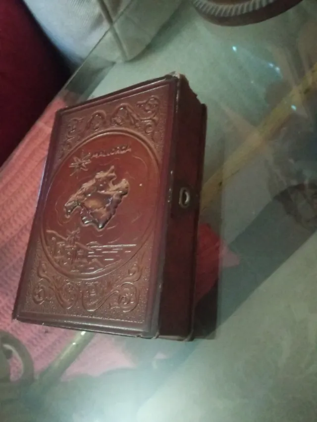 Hucha vintage in pelle Mallorca