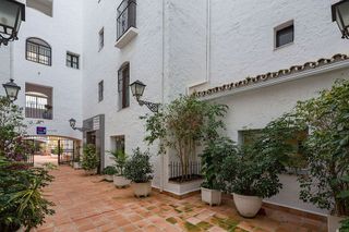 Oficina en venta en Puerto Banús en Marbella