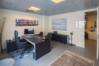 Oficina en venta en Puerto Banús en Marbella