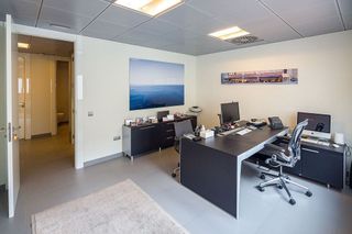 Oficina en venta en Puerto Banús en Marbella