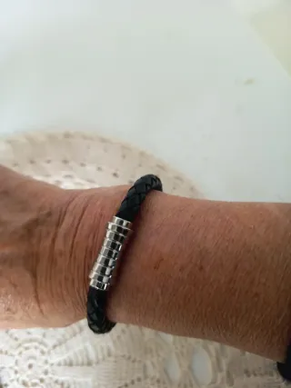 Pulsera Piel Negra Cierre Imán Plata