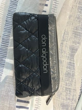 Cartera Don Algodón acolchada negra y plateada