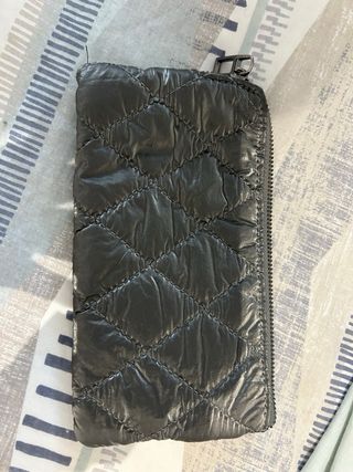 Cartera Don Algodón acolchada negra y plateada