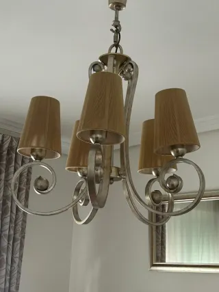 Lámpara de hierro forjado con pantallas de seda 1°