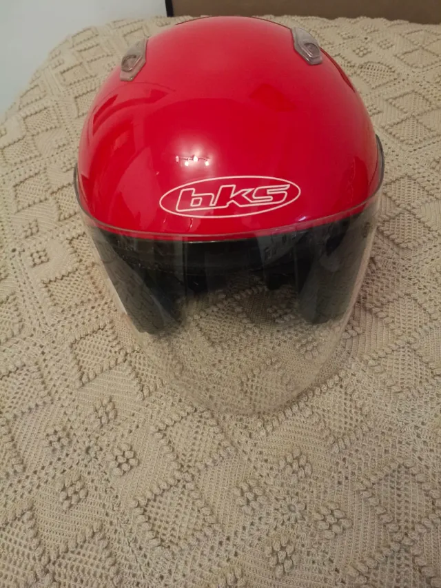 Casco de moto rojo HKS