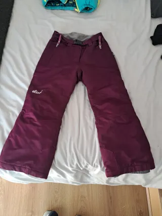 Pantalones de Nieve Morados. Talla 8.  128 cm