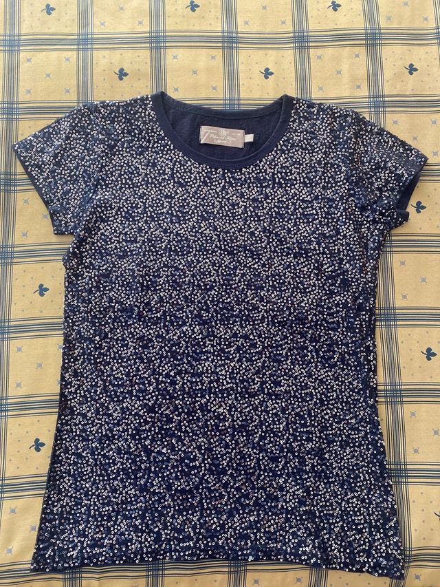 Camiseta Pdh azul con brillos plateados