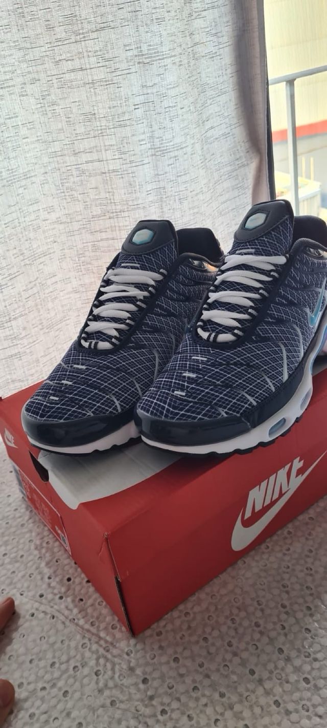 Nike TN Azul y negro está nuevo