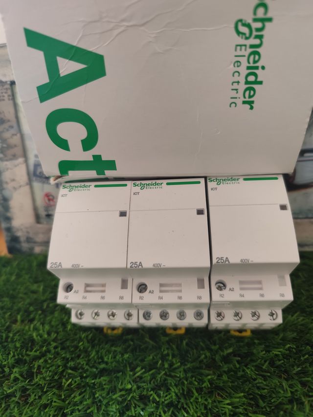 3 Contactores Schneider Electric 25A