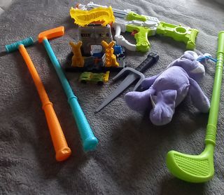 Conjunto de brinquedos Hot Wheels e mais
