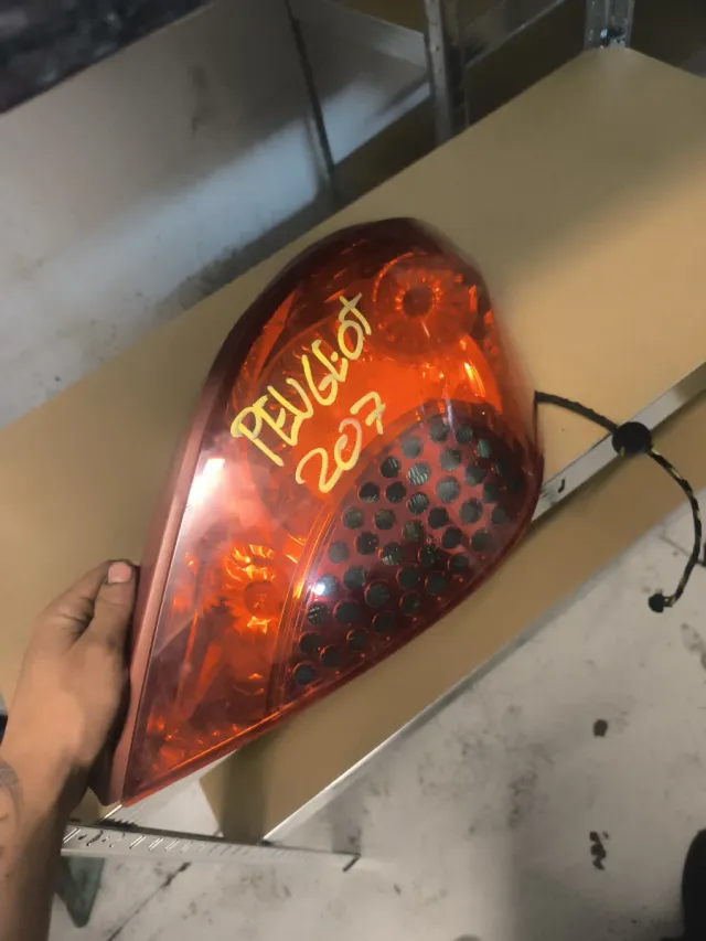 Piloto trasero derecho Peugeot 207cc