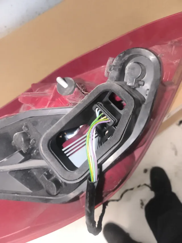 Piloto trasero derecho Peugeot 207cc