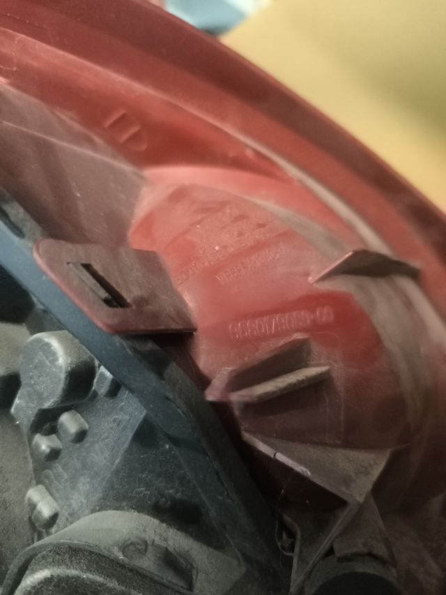 Piloto trasero derecho Peugeot 207cc