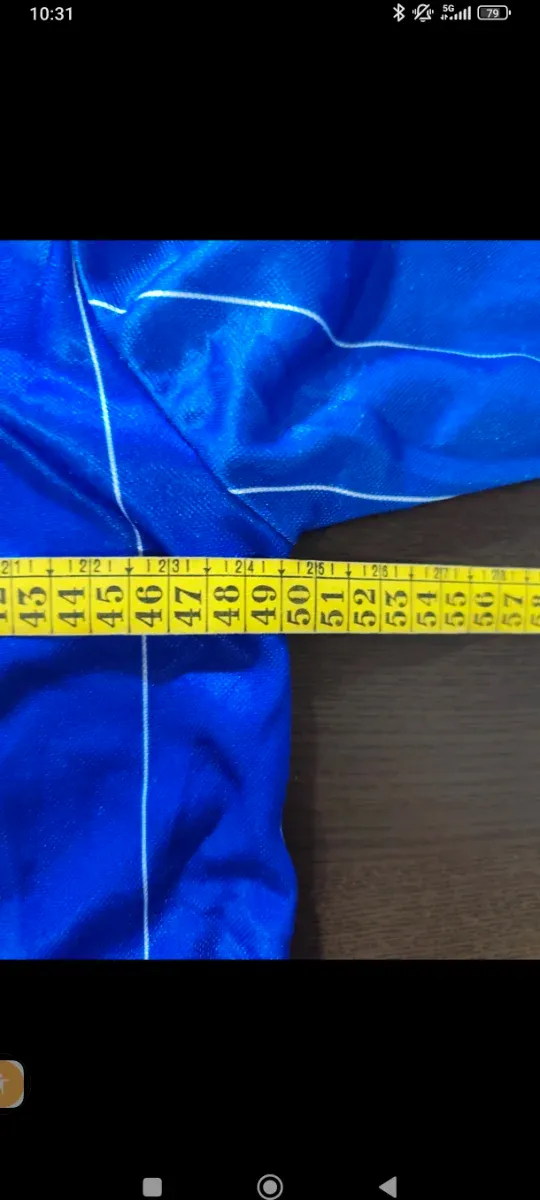 Camiseta Umbro azul y blanca