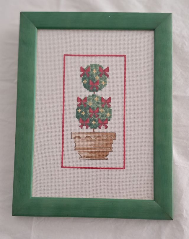 4 Cuadros Punto Cruz Navideños Hechos a Mano