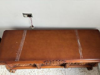 Baúl de madera tallado a mano