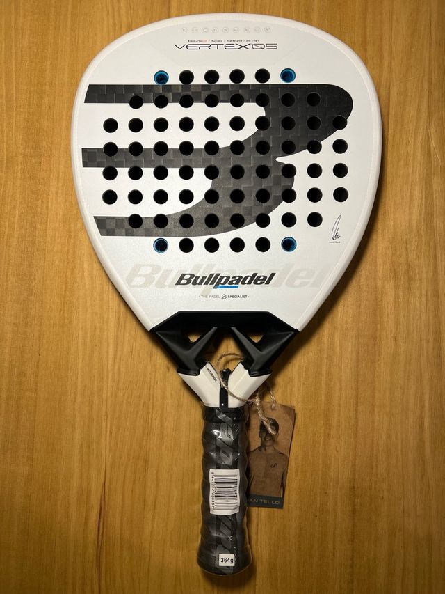 BULLPADEL VERTEX 05 (2026) 364g. NUEVA AL 100%.