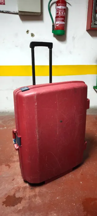 Maleta de viaje roja