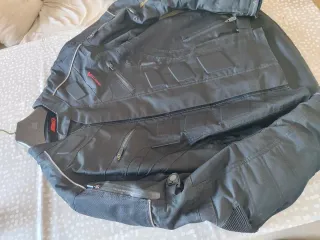 Chaqueta de moto negra