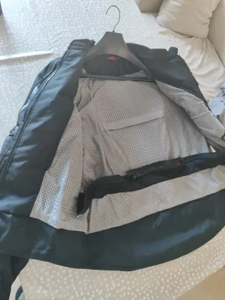 Chaqueta de moto negra