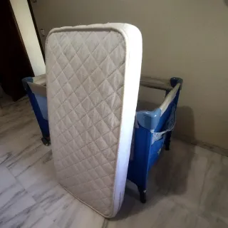 Cuna de viaje con colchón