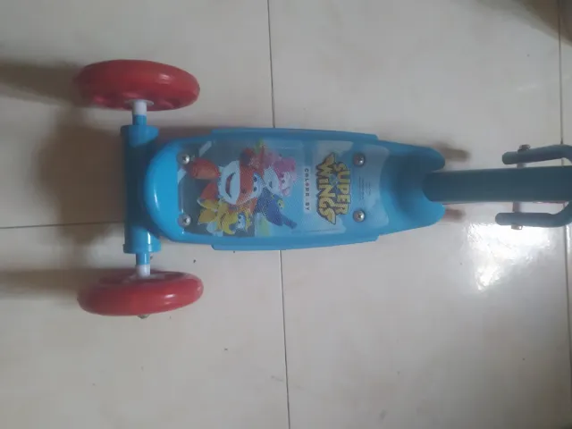 Skate infantil 3 rodas azul e vermelho