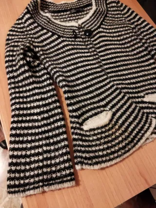 Rebeca de punto rayas blanco y negro