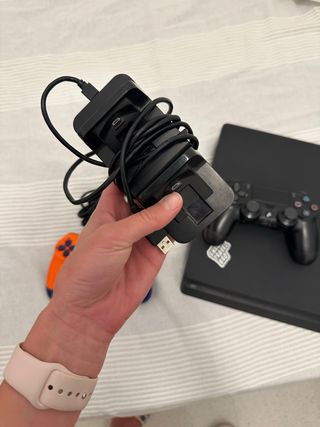 PS4 (PlayStation 4) + 2 mandos