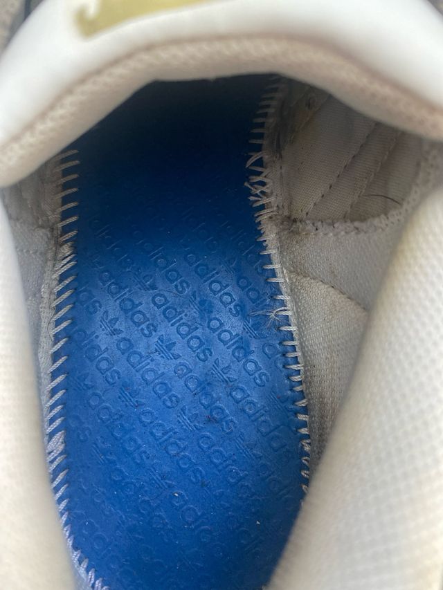 Zapatillas Adidas Superstar doradas y blancas