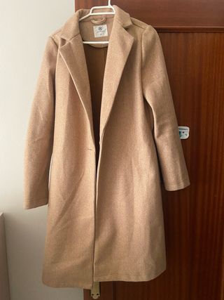 Abrigo beige talla 38 nuevo,no se uso