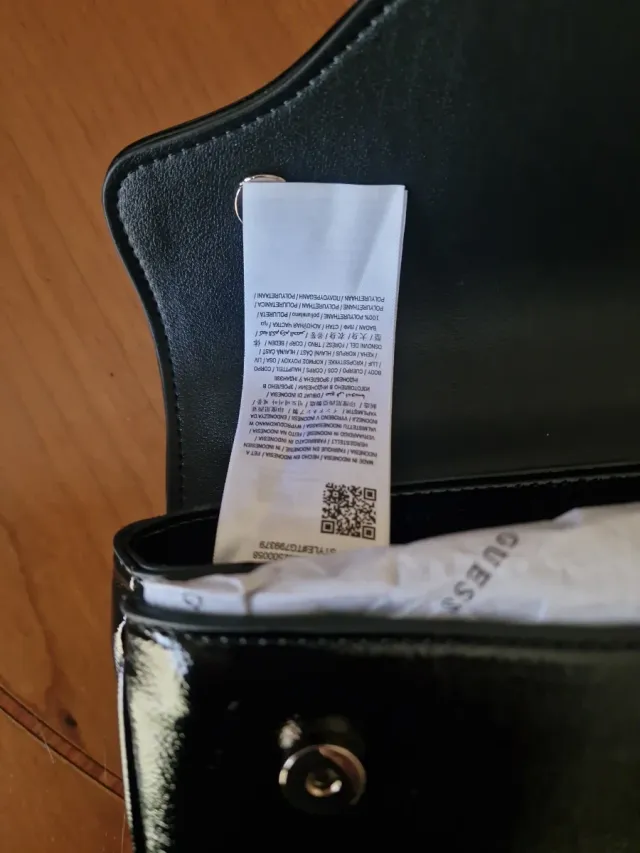 Bolso Guess Negro Charol Cadena