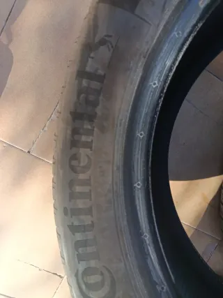 Neumático 235/50 R19 W seminuevo