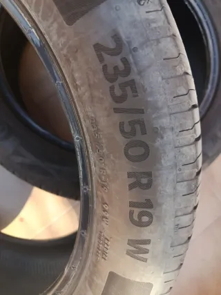 Neumático 235/50 R19 W seminuevo