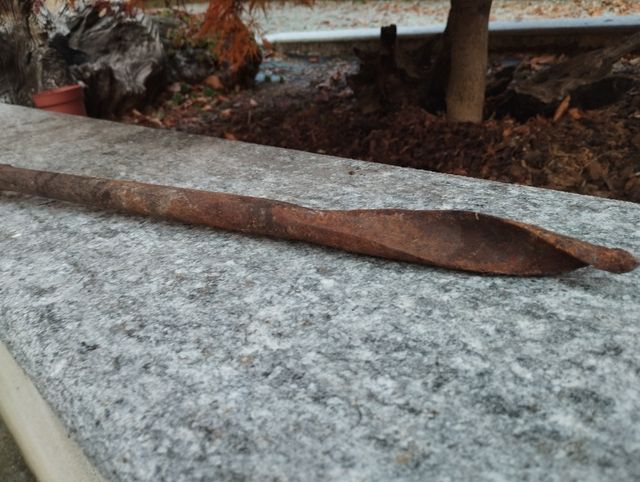 Antico trapano a mano