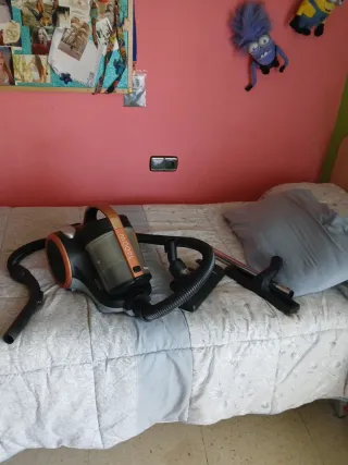 Aspirador con todos los accesorios