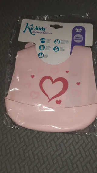 Babero Kiokids de silicona rosa
