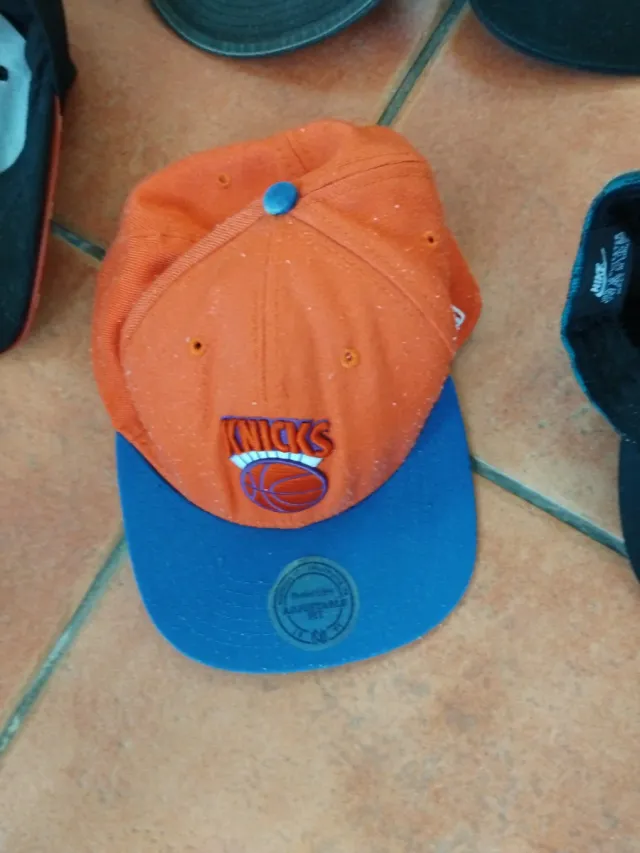 Lote de gorras variadas