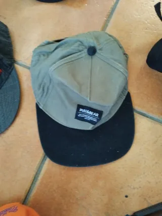 Lote de gorras variadas